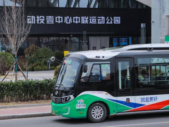 春光正好宜健身城阳巴士“春日跃动”主题巴士上必一运动下载路(图2)