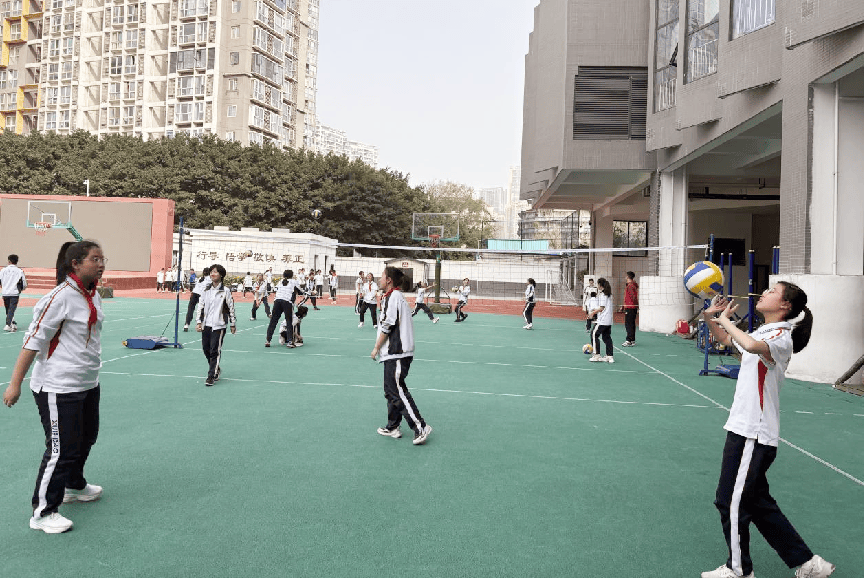 必一运动平台向天借地向上生长 成都市七中育才学校学道分校楼顶运动场景再上新(图3)