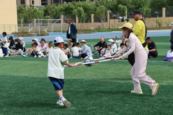 必一运动下载校家社协同育人新实践 春秀小学首届亲子运动会圆满落幕(图3)